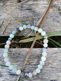 Bracelet artisanal en amazonite naturelle aux nuances turquoise, vertes et blanches avec séparateurs acier inoxydable - BySHELLDA
