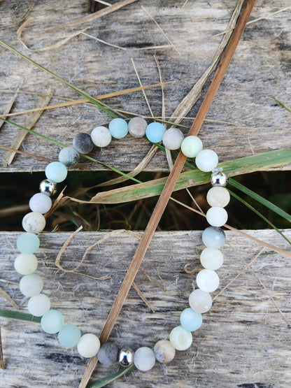 Bracelet artisanal en amazonite naturelle aux nuances turquoise, vertes et blanches avec séparateurs acier inoxydable - BySHELLDA