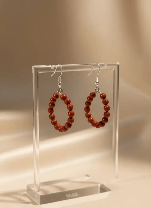 Boucles d’oreilles créoles en jaspe rouge naturel BySHELLDA, perles sur monture acier inoxydable 316L et crochets argent 925.