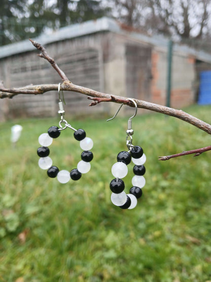 Boucles d’oreilles créoles en agate noire et pierre de lune naturelles BySHELLDA, acier inoxydable 304, bijoux artisanaux.