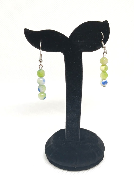 Boucles d’oreilles agate bleu-vert naturelles BySHELLDA, perles 8mm, acier inoxydable 304, bijoux artisanaux pierre naturelle.
