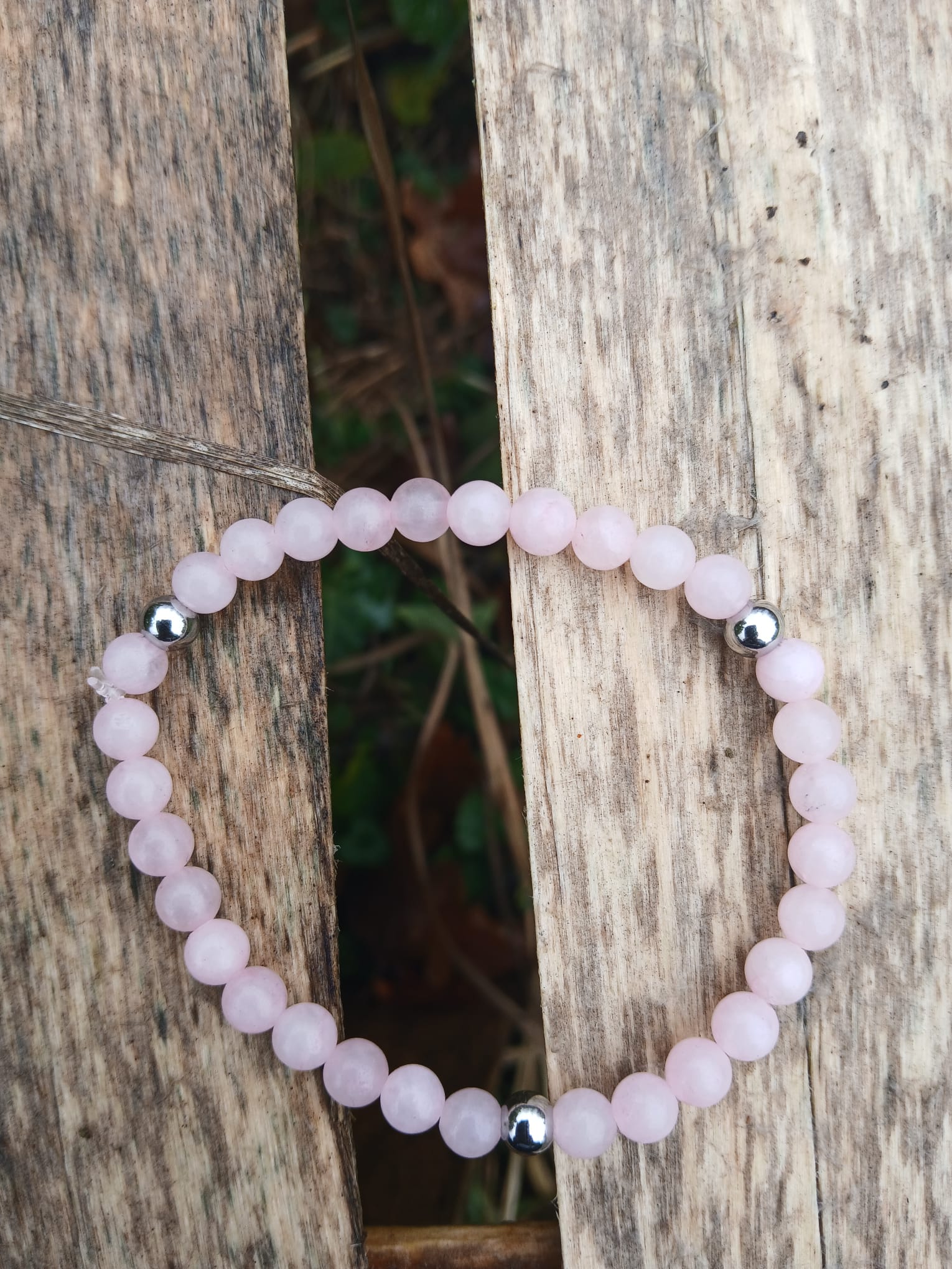 Bracelet artisanal en cristal de quartz rose naturel aux teintes douces avec séparateurs acier inoxydable - BySHELLDA