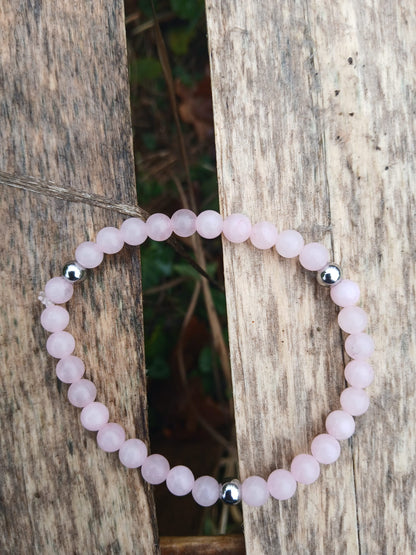 Bracelet artisanal en cristal de quartz rose naturel aux teintes douces avec séparateurs acier inoxydable - BySHELLDA