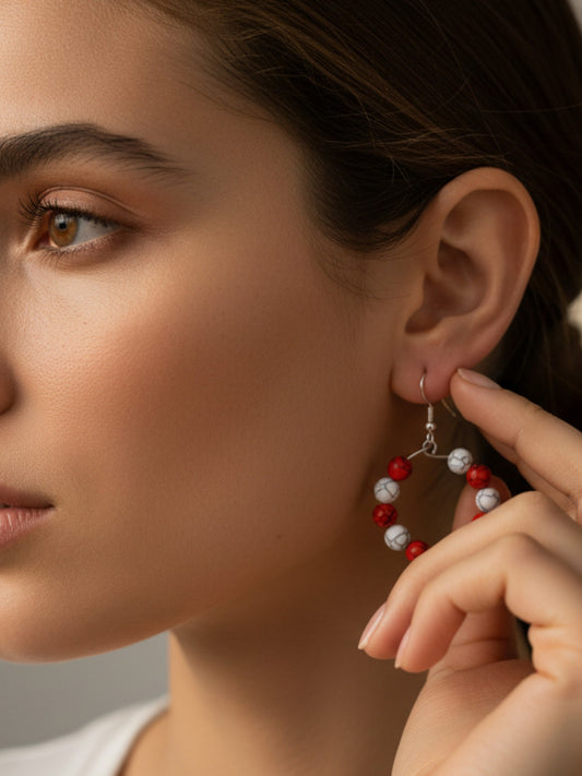 Créoles artisanales howlite rouge et blanc, pierres naturelles bicolores acier inoxydable 304 BySHELLDA