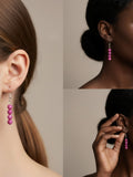 Boucles d'oreilles kunzite rose portées sur différents tons de peau, vue profil gros plan et trois-quarts, bijoux naturels BySHELLDA