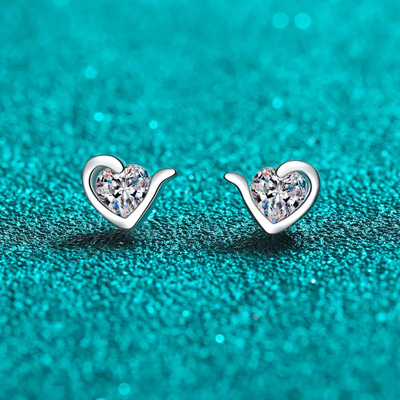 Boucles d’oreilles cœur en argent 925 et moissanite – vue produit 1 – BySHELLDA