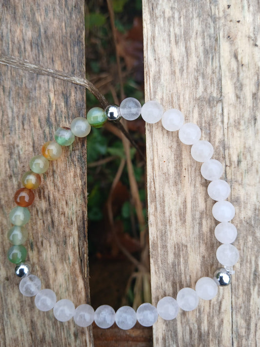 Bracelet artisanal mixte en agate de paon aux inclusions vertes et brunes et cristal de roche blanc avec séparateurs acier inoxydable - BySHELLDA